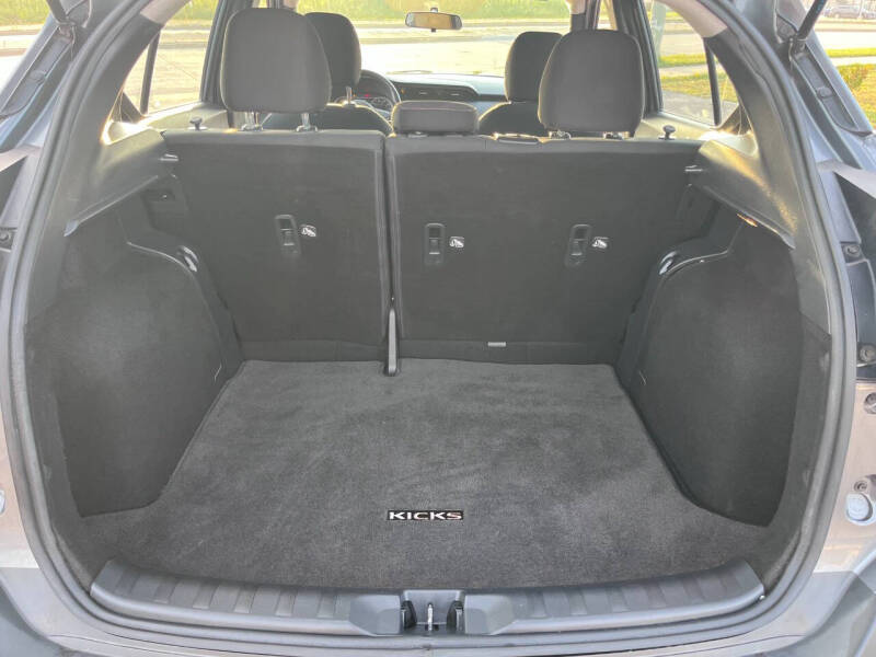 2019 Nissan Kicks SR