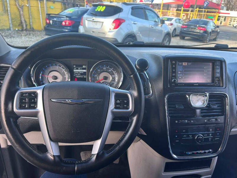 2012 Chrysler Town and Country Touring