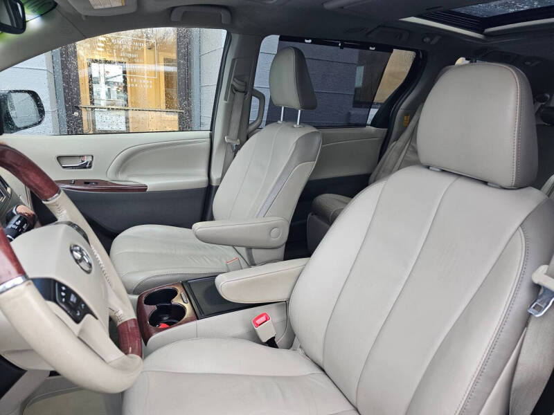 2014 Toyota Sienna Limited 7-Passenger