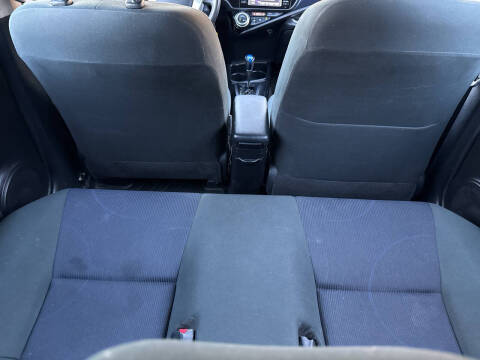 2016 Toyota Prius c Three