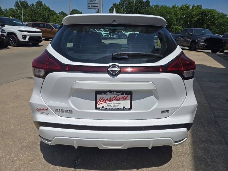 2024 Nissan Kicks SR