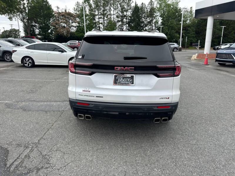 2024 GMC Acadia AT4