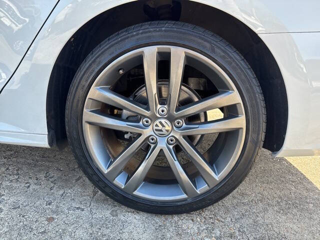 2017 Volkswagen Passat 1.8T R-Line