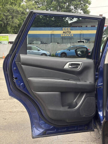 2018 Nissan Pathfinder SV