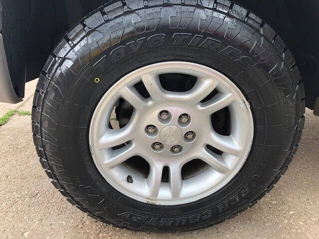 2004 Dodge Dakota for sale at Extreme Auto Plaza in Des Moines, IA