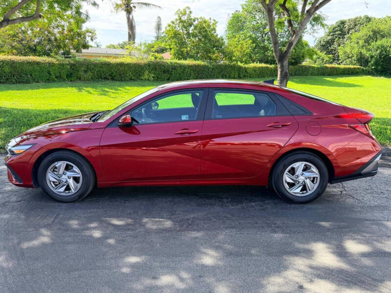 2025 Hyundai Elantra SE