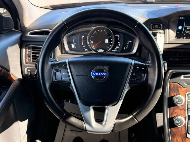 2015 Volvo XC70 T6 Platinum