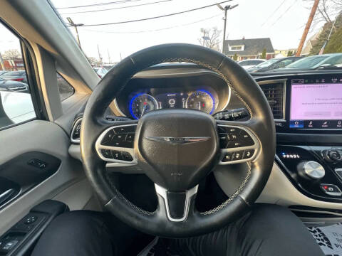 2023 Chrysler Pacifica Touring L