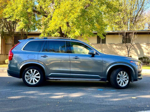 2016 Volvo XC90 T6 Momentum