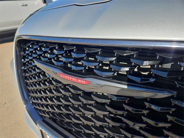 2023 Chrysler 300 S V6