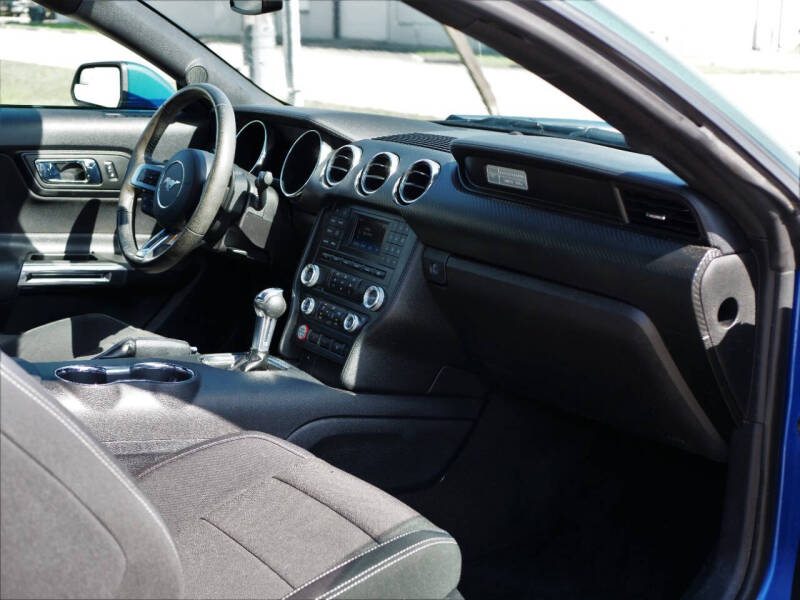 2017 Ford Mustang V6