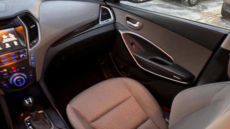 2017 Hyundai Santa Fe SE