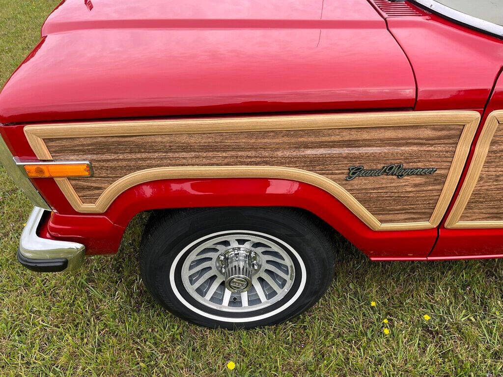 1987 Jeep Grand Wagoneer 26