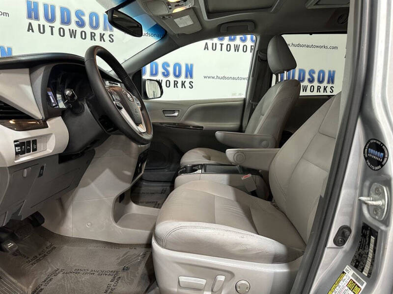 2016 Toyota Sienna XLE Premium 8-Passenger