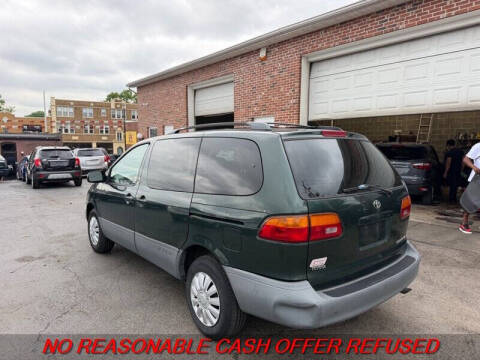 2000 Toyota Sienna LE