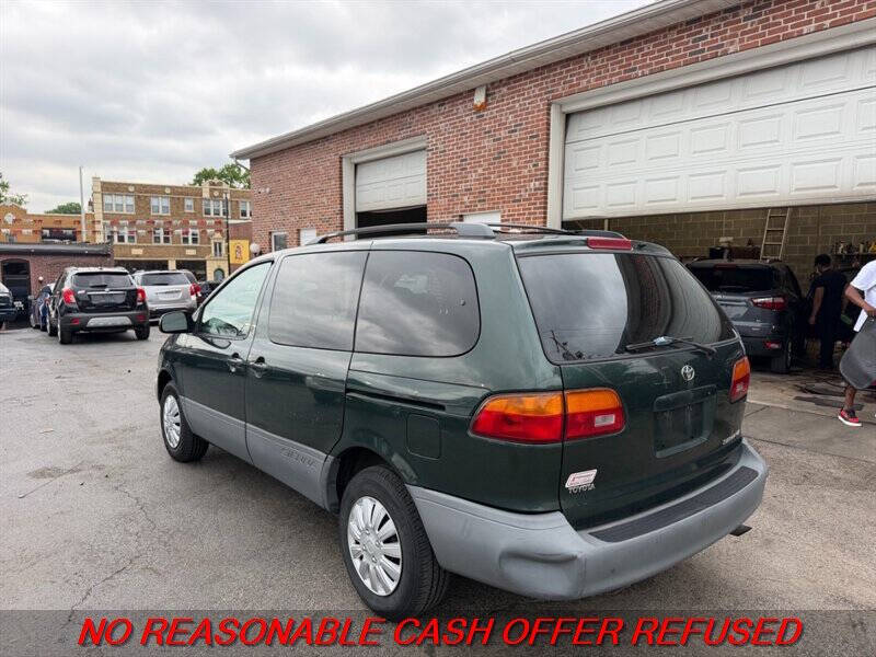 2000 Toyota Sienna LE