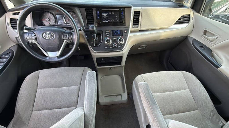 2017 Toyota Sienna L 7-Passenger