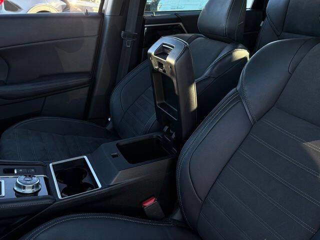 2023 Mitsubishi Outlander PHEV SE