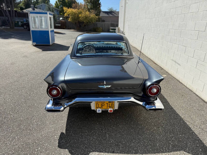1957 Ford Thunderbird