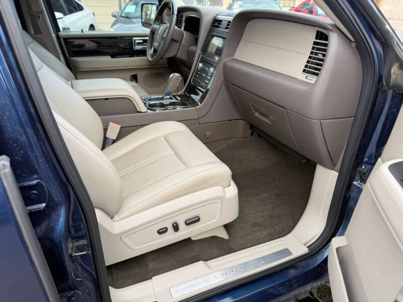 2017 Lincoln Navigator Select