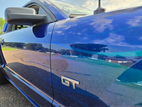 2005 Ford Mustang GT Deluxe