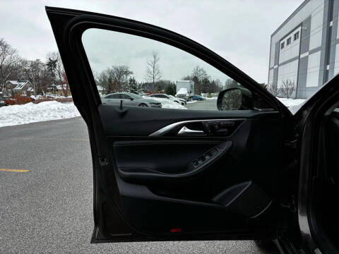 2017 Infiniti QX30 Premium