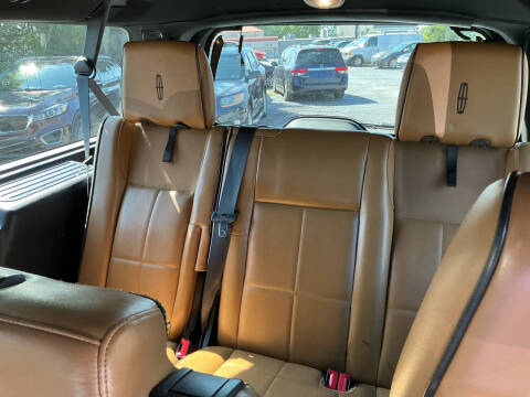 2011 Lincoln Navigator L