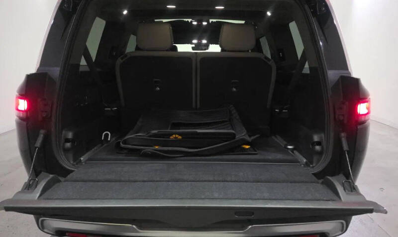 2024 Rivian R1S Adventure