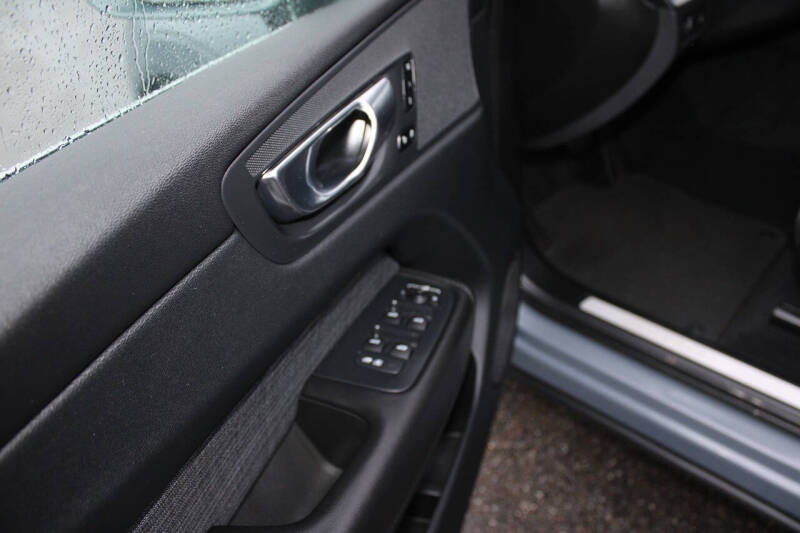 2022 Volvo XC60 B5 Momentum