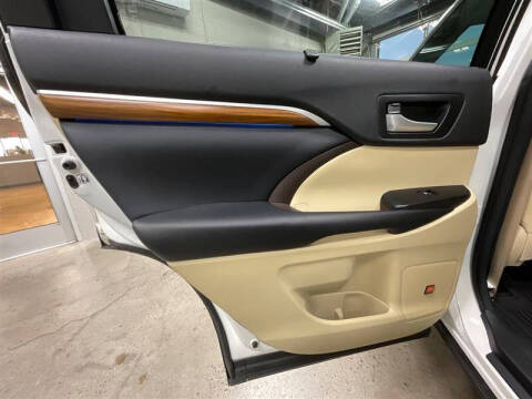 2017 Toyota Highlander Limited Platinum