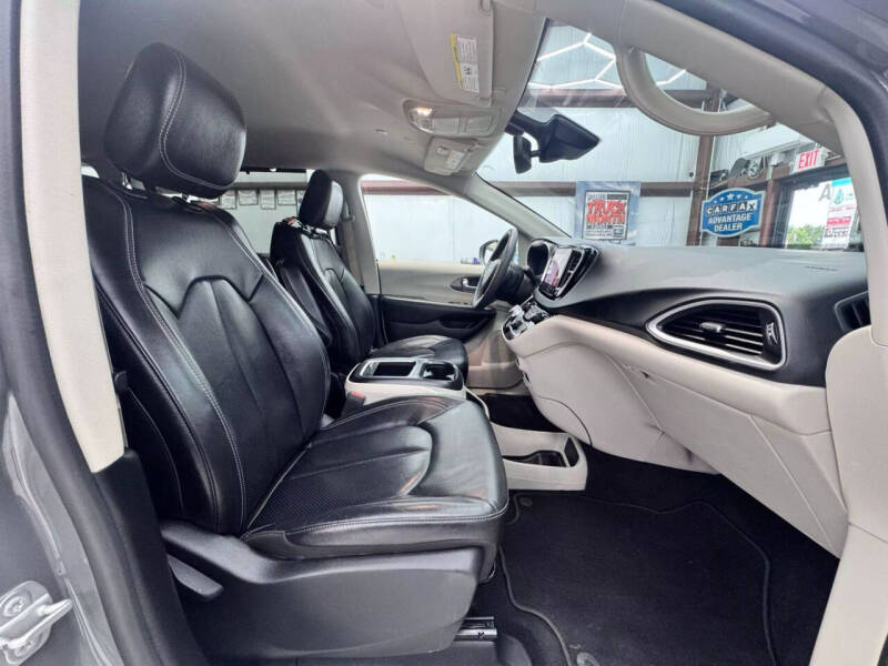 2022 Chrysler Pacifica Touring L