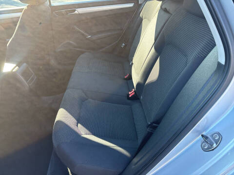 2016 Volkswagen Passat 1.8T R-Line