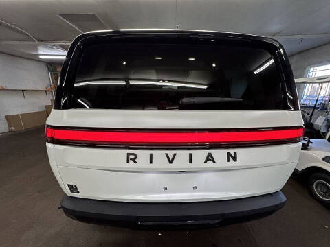 2024 Rivian R1S