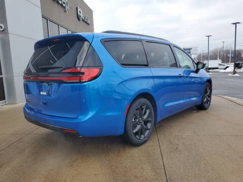 2026 Chrysler Pacifica Select