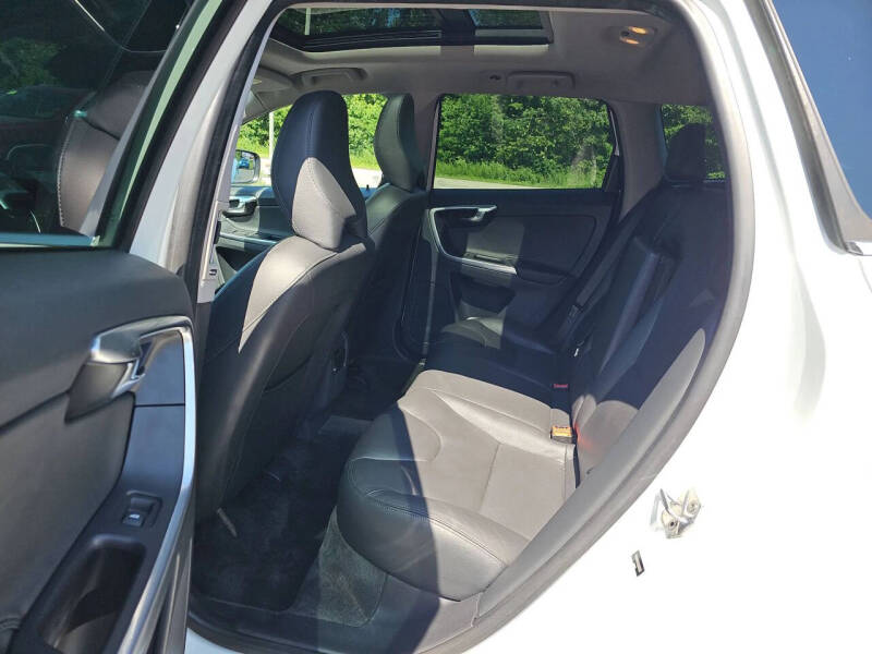 2016 Volvo XC60 T5 Drive-E Premier