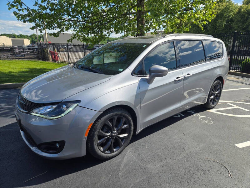2020 Chrysler Pacifica Limited Red S