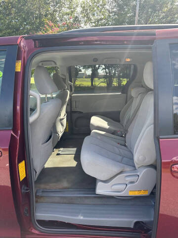 2014 Toyota Sienna LE 8-Passenger