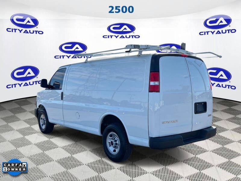 2023 GMC Savana 2500
