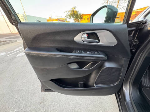 2022 Chrysler Pacifica Touring