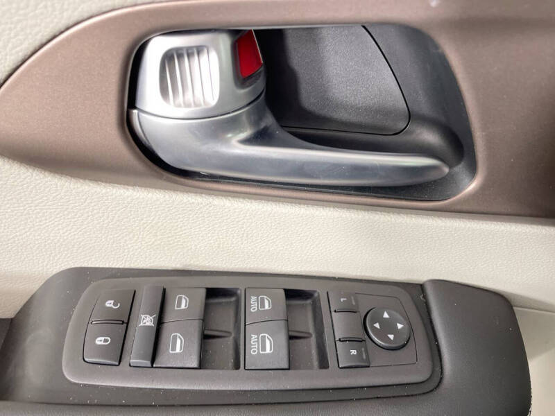 2024 Chrysler Voyager LX