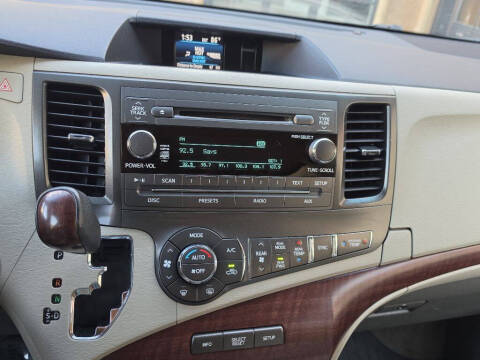 2014 Toyota Sienna XLE 7-Passenger