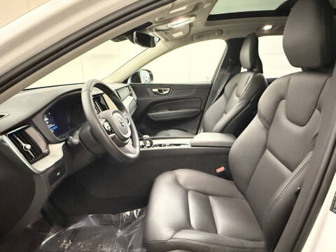 2025 Volvo XC60 B5 Plus Dark Theme