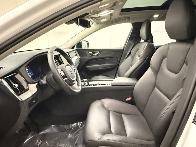 2025 Volvo XC60 B5 Plus Dark Theme