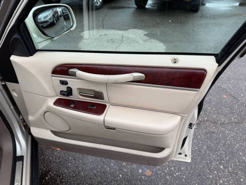 2003 Lincoln Town Car Cartier