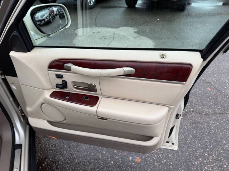 2003 Lincoln Town Car Cartier