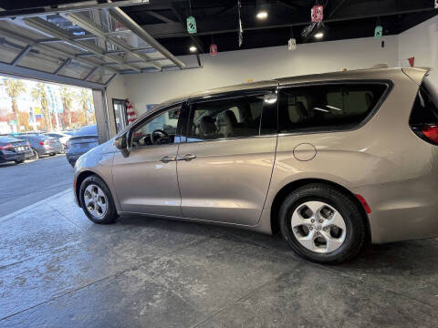 2018 Chrysler Pacifica Hybrid Touring Plus