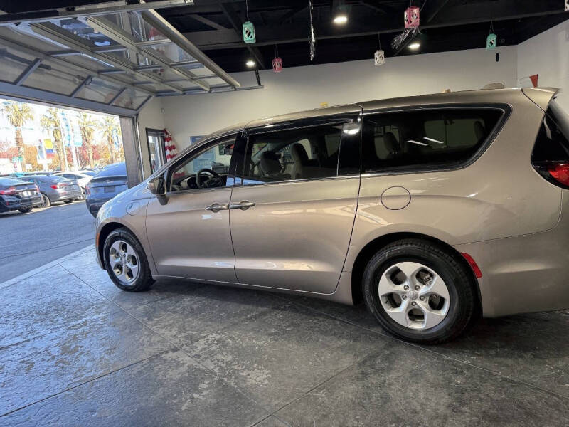 2018 Chrysler Pacifica Hybrid Touring Plus