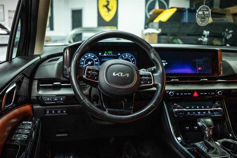 2023 Kia Carnival SX