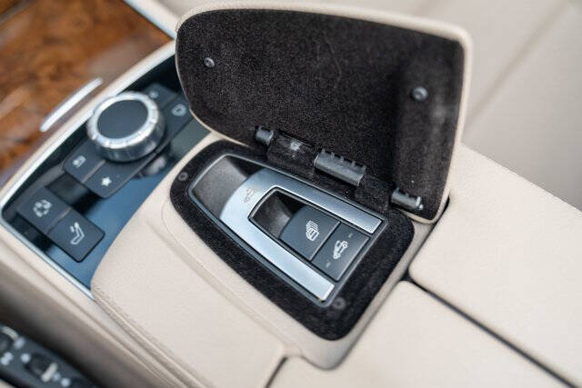 2016 Mercedes-Benz E-Class 31
