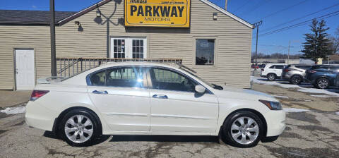 2009 Honda Accord for sale at Parkway Motors in Springfield IL